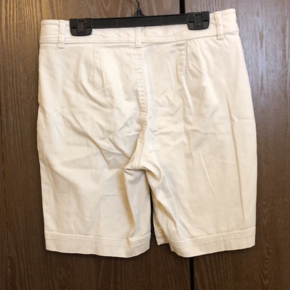 ST. JOHN’S BAY SIZE 8P KHAKI SHORTS STRETCHY COTTON/SPANDEX 8 1/2” INSEAM - #148 - Picture 2 of 7